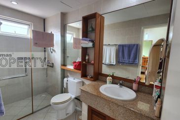 Renovated 1765sf Unit @ Li Villas Condo, Section 16 PJ