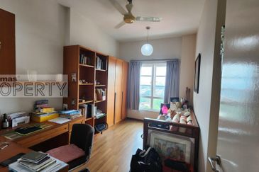 Renovated 1765sf Unit @ Li Villas Condo, Section 16 PJ