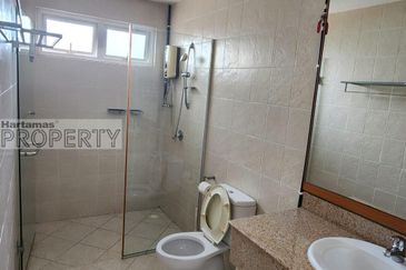 Renovated 1765sf Unit @ Li Villas Condo, Section 16 PJ