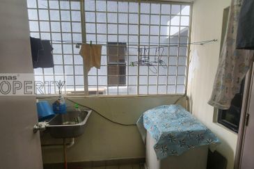 Low/Mid Floor, Well Kept Corner Unit @ Prima 16 Condominium (Chapter 2)