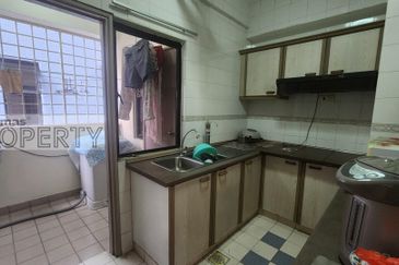 Low/Mid Floor, Well Kept Corner Unit @ Prima 16 Condominium (Chapter 2)