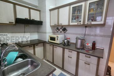 Low/Mid Floor, Well Kept Corner Unit @ Prima 16 Condominium (Chapter 2)