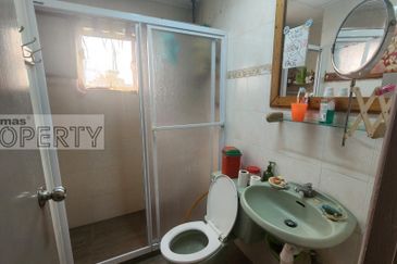 Low/Mid Floor, Well Kept Corner Unit @ Prima 16 Condominium (Chapter 2)