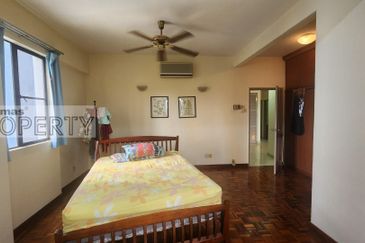 Low/Mid Floor, Well Kept Corner Unit @ Prima 16 Condominium (Chapter 2)