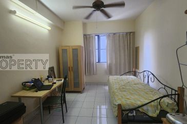 Low/Mid Floor, Well Kept Corner Unit @ Prima 16 Condominium (Chapter 2)