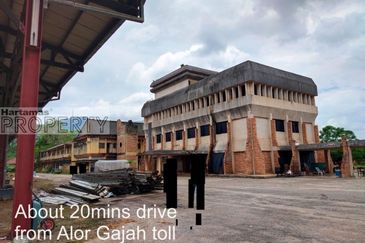 Land with Buildings @ Pulau Sebang, Alor Gajah, Melaka