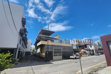 4sty Freehold Shoplot @ Jalan Portugis (near Jalan Kubu and Jonker Walk/Street), Melaka