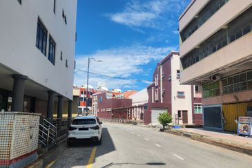 4sty Freehold Shoplot @ Jalan Portugis (near Jalan Kubu and Jonker Walk/Street), Melaka