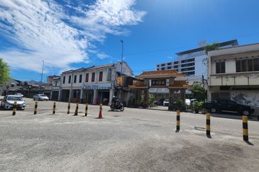 4sty Freehold Shoplot @ Jalan Portugis (near Jalan Kubu and Jonker Walk/Street), Melaka