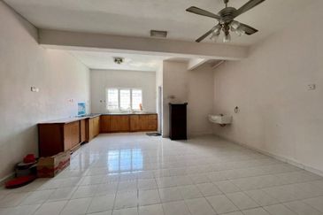 4sty Freehold Shoplot @ Jalan Portugis (near Jalan Kubu and Jonker Walk/Street), Melaka