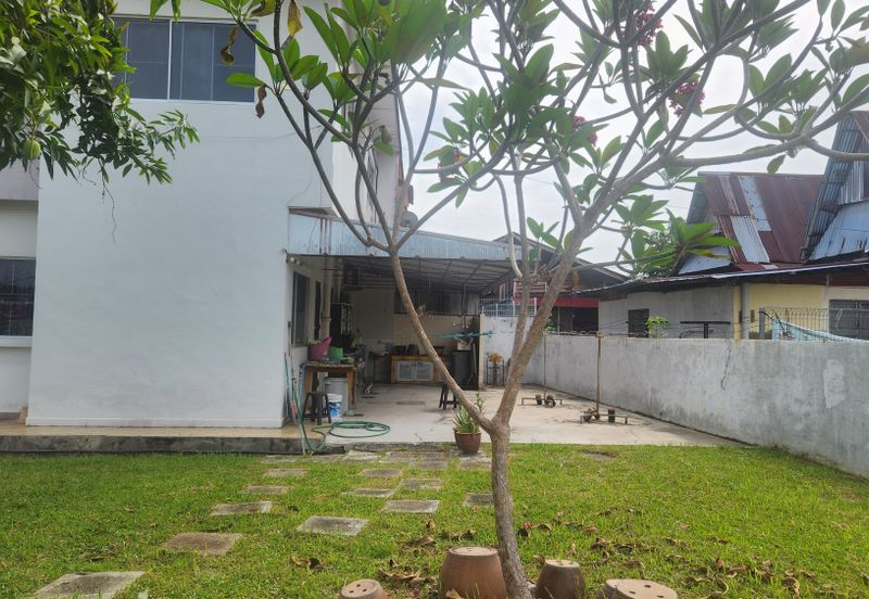 Freehold 2sty Semi-Detached House with Spacious Land @ Ujong Pasir, Melaka