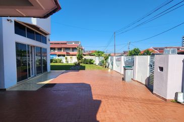 Freehold 2sty Semi-Detached House with Spacious Land @ Ujong Pasir, Melaka