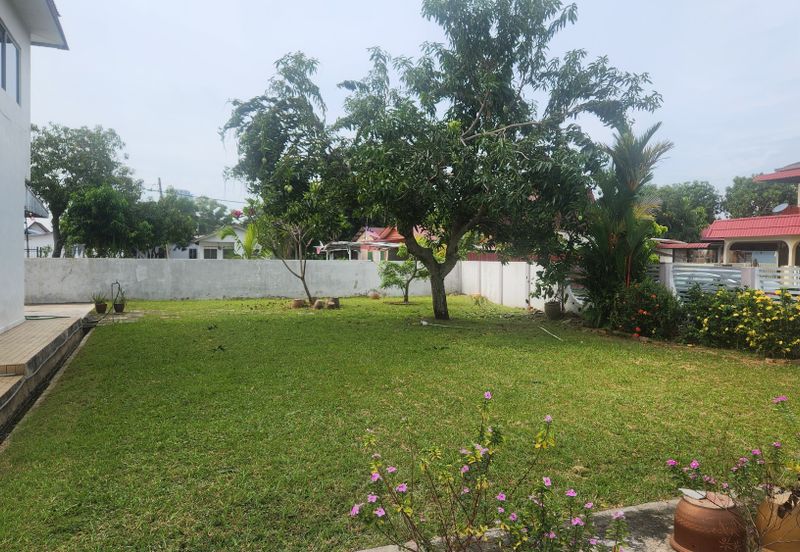 Freehold 2sty Semi-Detached House with Spacious Land @ Ujong Pasir, Melaka