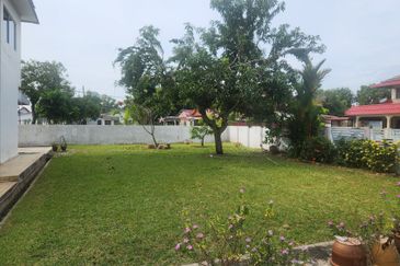 Freehold 2sty Semi-Detached House with Spacious Land @ Ujong Pasir, Melaka