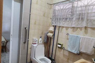 Freehold 2sty Semi-Detached House with Spacious Land @ Ujong Pasir, Melaka