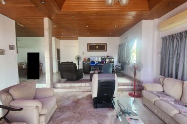 Freehold 2sty Semi-Detached House with Spacious Land @ Ujong Pasir, Melaka