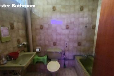 Freehold 2sty Semi-Detached House with Spacious Land @ Ujong Pasir, Melaka