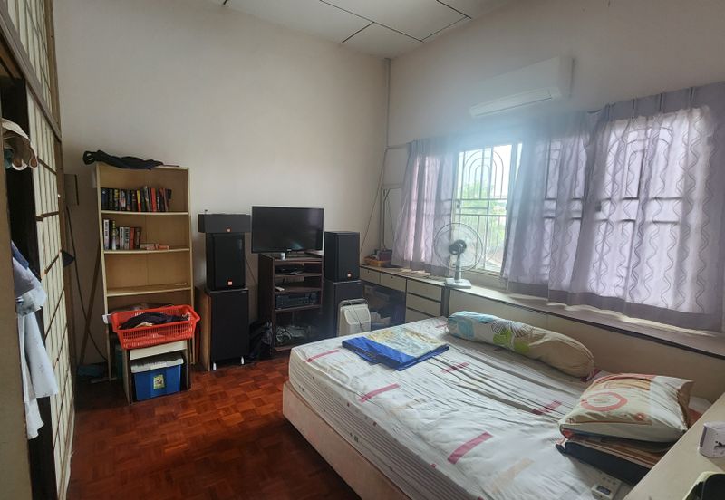 Freehold 2sty Semi-Detached House with Spacious Land @ Ujong Pasir, Melaka