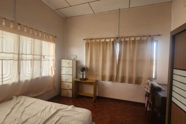 Freehold 2sty Semi-Detached House with Spacious Land @ Ujong Pasir, Melaka