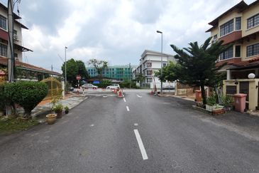 Renovated and Furnished 3sty Terrace House @ Sri Mawar, Kayu Ara, PJ