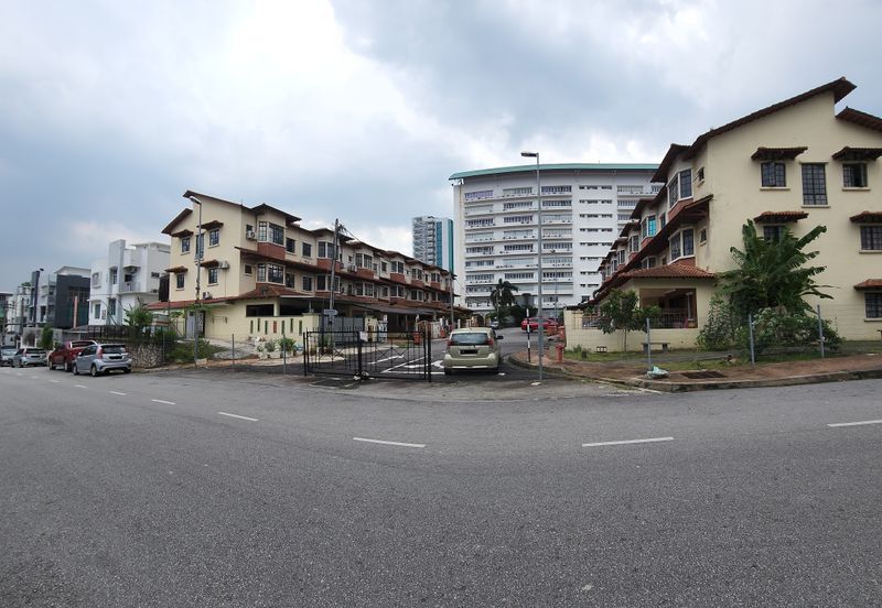 Renovated and Furnished 3sty Terrace House @ Sri Mawar, Kayu Ara, PJ