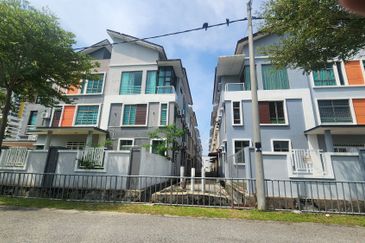 3sty Link House, 7r6b @ Taman Kota Syahbandar, Kota Laksamana