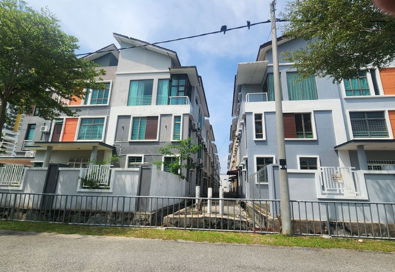 3sty Link House, 7r6b @ Taman Kota Syahbandar, Kota Laksamana