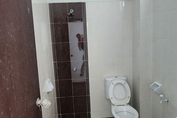 3sty Link House, 7r6b @ Taman Kota Syahbandar, Kota Laksamana