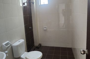 3sty Link House, 7r6b @ Taman Kota Syahbandar, Kota Laksamana