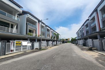 3sty Corner Link House, 7r6b @ Taman Kota Syahbandar, Kota Laksamana