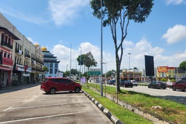 5sty Commercial Building, Face Busy AMJ highway and Road Junction @ Bukit Baru, Melaka Tengah