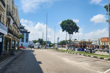 5sty Commercial Building, Face Busy AMJ highway and Road Junction @ Bukit Baru, Melaka Tengah