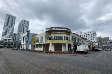 Hotel Building in a Fast Developing Area @ Pusat Perniagaan Kota Syahbandar, Kawasan Bandar VI