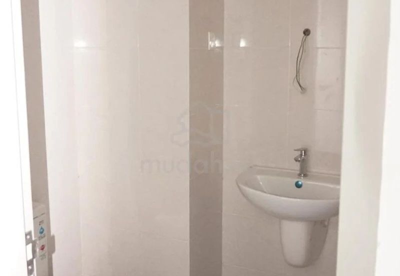 Hotel Building in a Fast Developing Area @ Pusat Perniagaan Kota Syahbandar, Kawasan Bandar VI