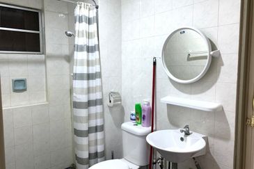 Renovated and Furnished Unit @ Pasir Mutiara Condo, Ujong Pasir