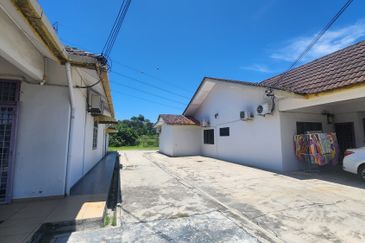 2 Adjacent Units of 1sty Semi-D Houses, Suitable as Homestay/Airbnb @ Malim Jaya, Bachang