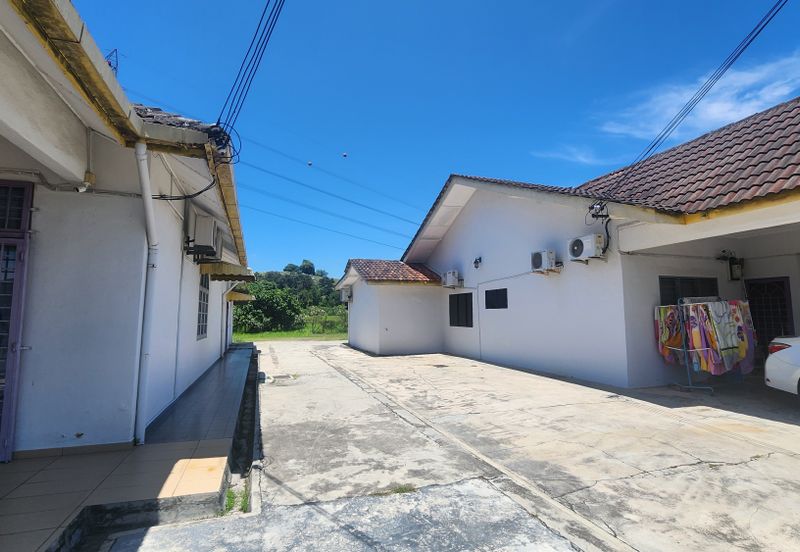 2 Adjacent Units of 1sty Semi-D Houses, Suitable as Homestay/Airbnb @ Malim Jaya, Bachang