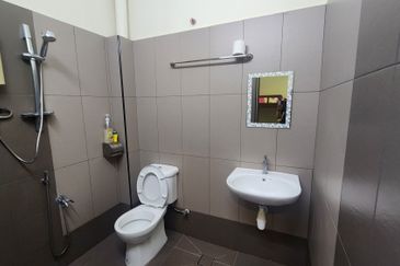 2 Adjacent Units of 1sty Semi-D Houses, Suitable as Homestay/Airbnb @ Malim Jaya, Bachang