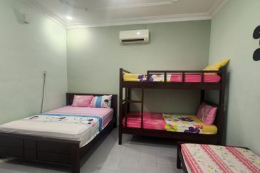 2 Adjacent Units of 1sty Semi-D Houses, Suitable as Homestay/Airbnb @ Malim Jaya, Bachang