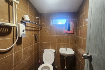 2 Adjacent Units of 1sty Semi-D Houses, Suitable as Homestay/Airbnb @ Malim Jaya, Bachang