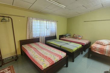 2 Adjacent Units of 1sty Semi-D Houses, Suitable as Homestay/Airbnb @ Malim Jaya, Bachang