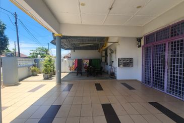 2 Adjacent Units of 1sty Semi-D Houses, Suitable as Homestay/Airbnb @ Malim Jaya, Bachang