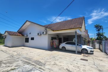 Renovated Furnished 1sty Semi-D House, Suitable as Homestay/Airbnb @ Malim Jaya, Bachang