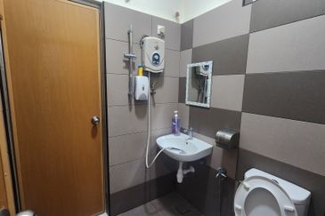 Renovated Furnished 1sty Semi-D House, Suitable as Homestay/Airbnb @ Malim Jaya, Bachang