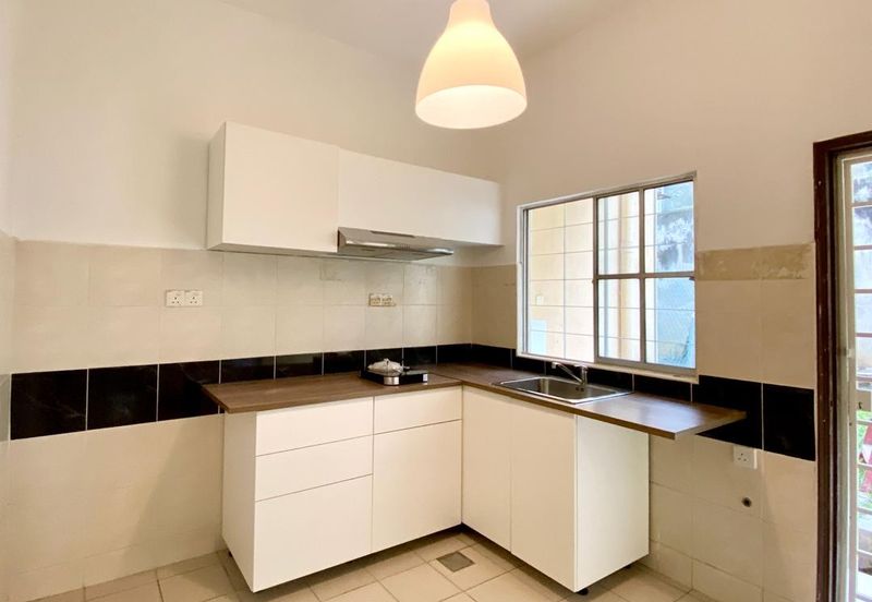 1.5sty Townhouse @ DJ Villa (beside Damansara Jaya)