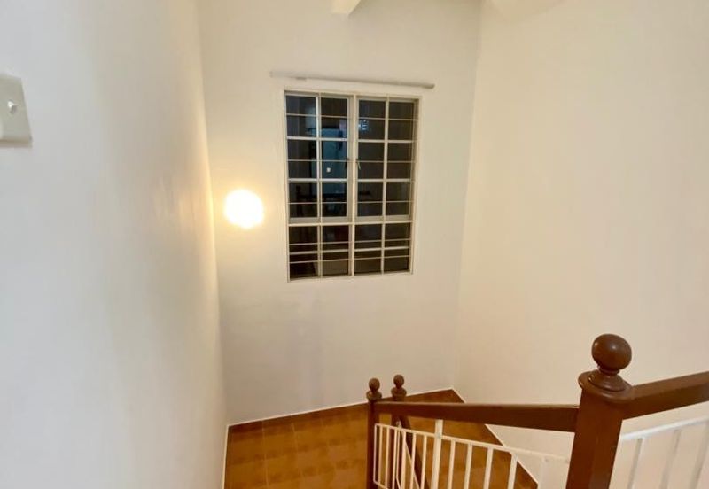 1.5sty Townhouse @ DJ Villa (beside Damansara Jaya)