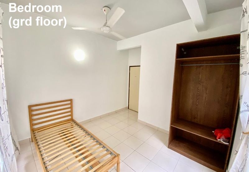 1.5sty Townhouse @ DJ Villa (beside Damansara Jaya)