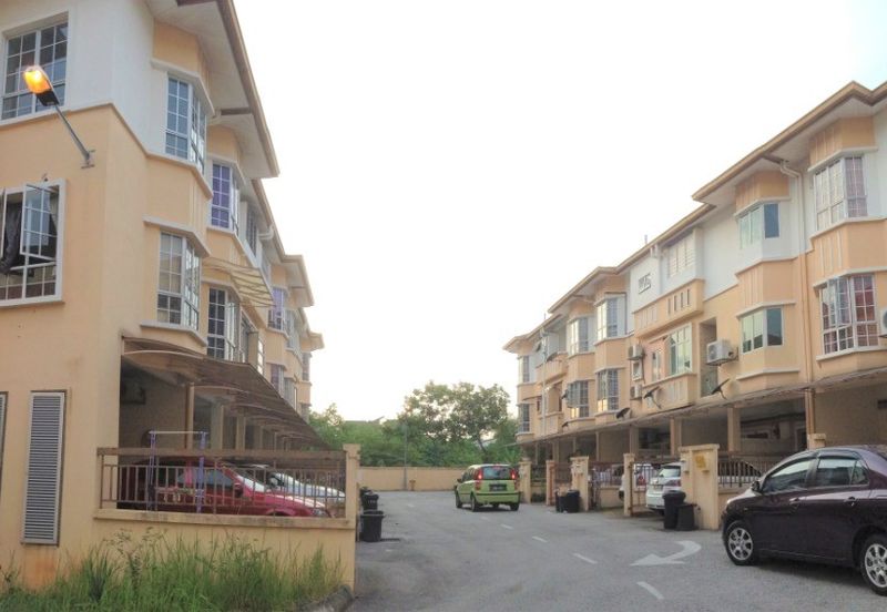 1.5sty Townhouse @ DJ Villa (beside Damansara Jaya)