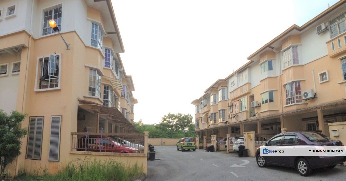 1.5sty Townhouse @ DJ Villa (beside Damansara Jaya), Selangor, Kayu Ara