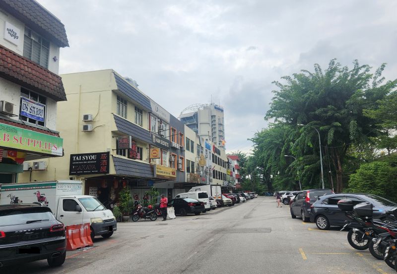 3sty Freehold Shoplot, face Main Road @ SS 15, Subang Jaya